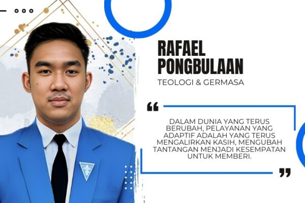 Seorang aktivis membimbing diskusi tentang isu-isu sosial dalam sebuah forum masyarakat.